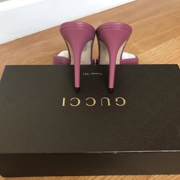 Gucci Embossed Sandals - Picture 3 of 8